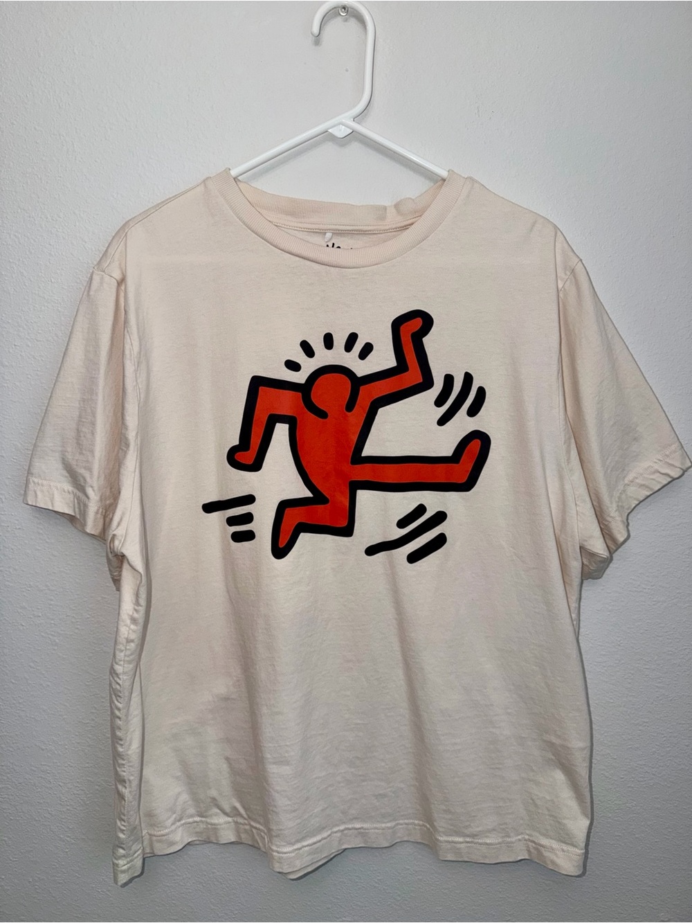 Cream Short Sleeve Graphic Tee with Red Dancing Motif